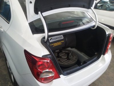 Chevrolet Sonic con cilindro de 60 lts, autonomía equivalente a 15 lts de nafta.