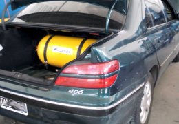 Peugeot 406 con cil. de 70 lts.